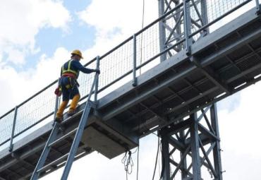 Окраска металлических поверхностей на высоте